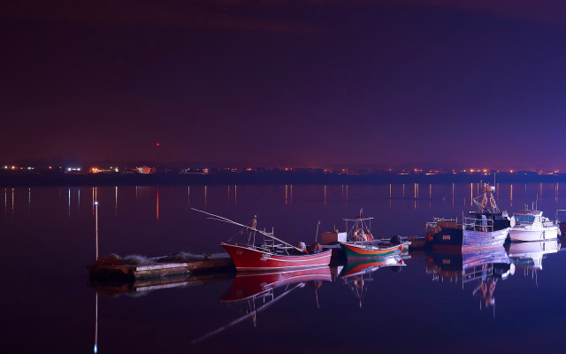 Boats city lights fullmoon night free wallpaper for desktop - medium preview image