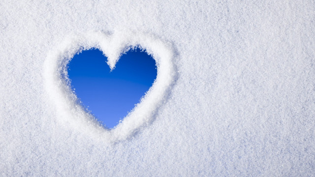 Heart snow frame blue sky free wallpaper for desktop - medium preview image