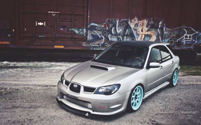 Silver car train graffiti pearlescent free wallpaper for desktop - medium preview image