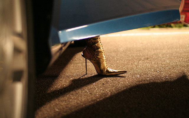 Woman shoes blurry blue scenery free wallpaper for desktop - medium preview image