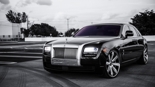 Black white rolls royce parking free wallpaper for desktop - medium preview image