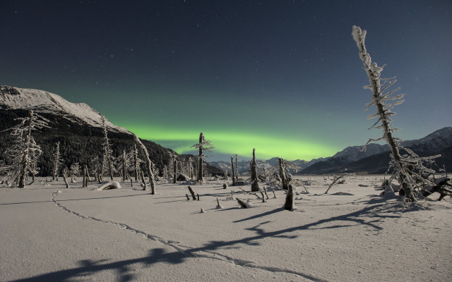 Aurora boreal snowy landscape mountains free wallpaper for desktop - medium preview image