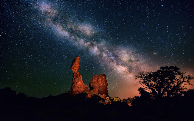 Night sky stars rock formation #6 free wallpaper for desktop - medium preview image