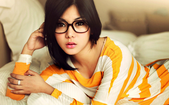 Woman glasses bed ring portrait free wallpaper for desktop - medium preview image