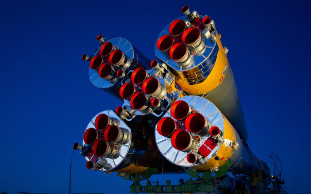 Large rocket red yellow rocket free wallpaper for desktop - medium preview image