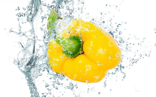 Yellow pepper green pepper water free wallpaper for desktop - medium preview image