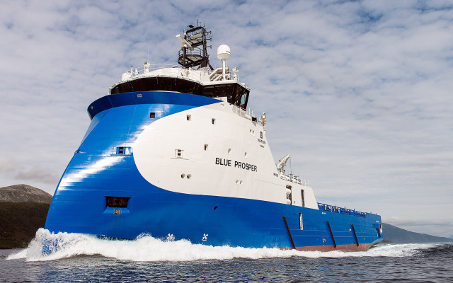 Blue boat mountain sky beach free wallpaper for desktop - medium preview image