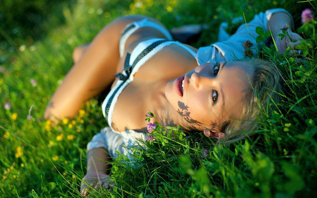 Girl grass nature blurry dappled free wallpaper for desktop - medium preview image