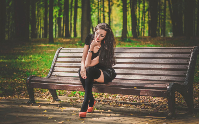 Woman sitting park fashion blackdress free wallpaper for desktop - medium preview image