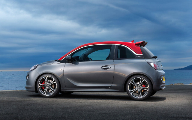 Silver car red top beach free wallpaper for desktop - medium preview image