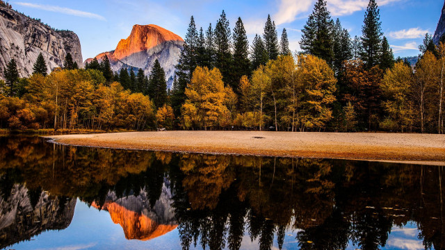 Mountain lake reflection autumn forest free wallpaper for desktop - medium preview image