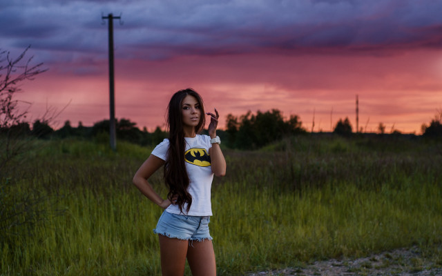 Woman field bat shirt elina free wallpaper for desktop - medium preview image