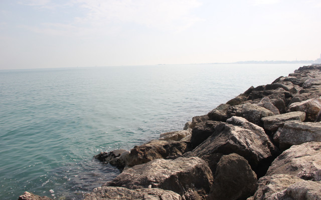 Rocky shore lake clouds mountains free wallpaper for desktop - medium preview image