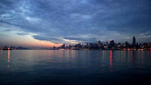 Hudson river city skyline dusk free wallpaper for desktop - medium preview image