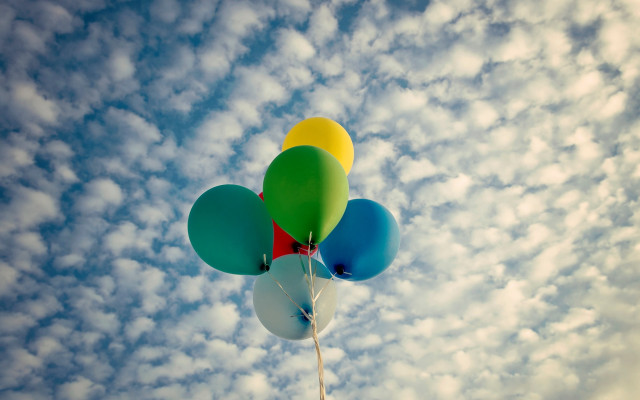 Balloons cloudy sky blue background free wallpaper for desktop - medium preview image