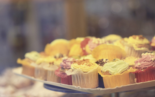 Cupcakes bakery window frosting toppings free wallpaper for desktop - medium preview image