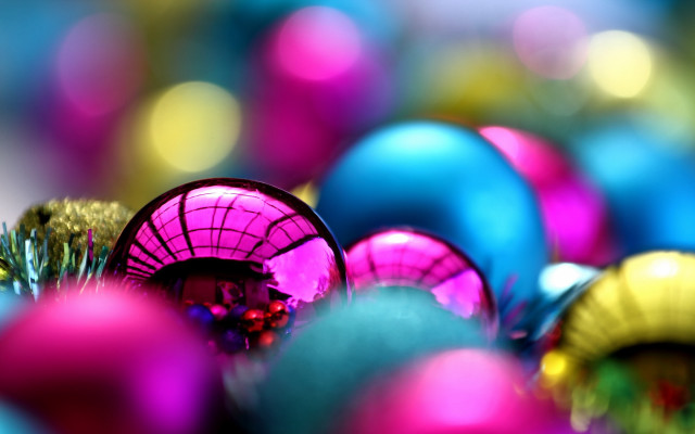 Colorful balls pile different shapes free wallpaper for desktop - medium preview image