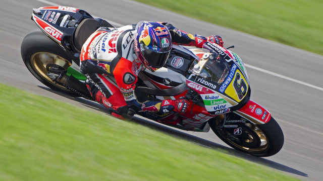 Motorcycle rider grass track helmet free wallpaper for desktop - medium preview image