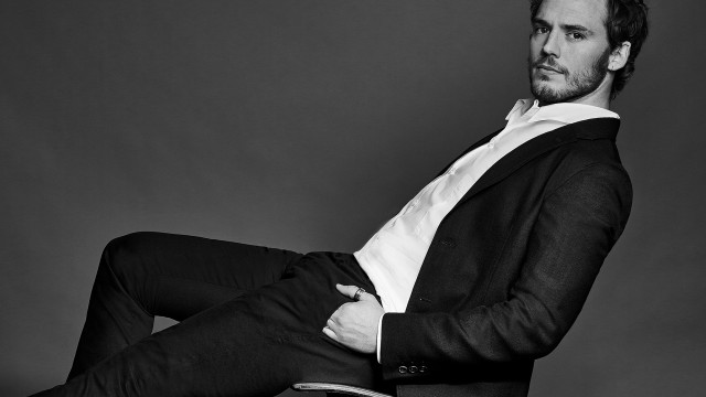 Man suit chair crossed posing free wallpaper for desktop - medium preview image