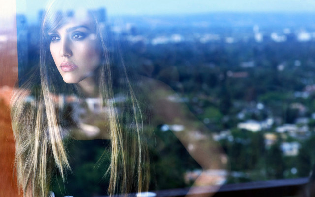 Woman cityscape reflection impressionist blurry free wallpaper for desktop - medium preview image