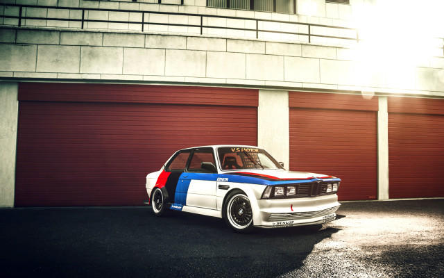 Car garage red white blue free wallpaper for desktop - medium preview image