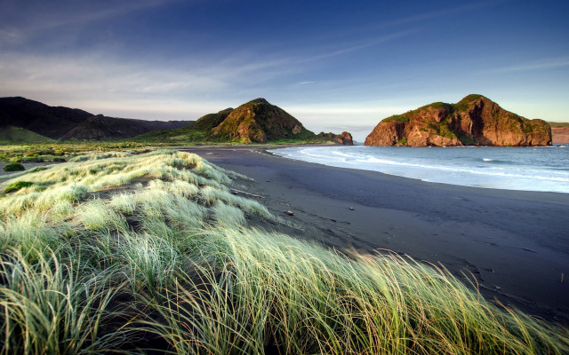 Bascove beach mountain grass shore free wallpaper for desktop - medium preview image