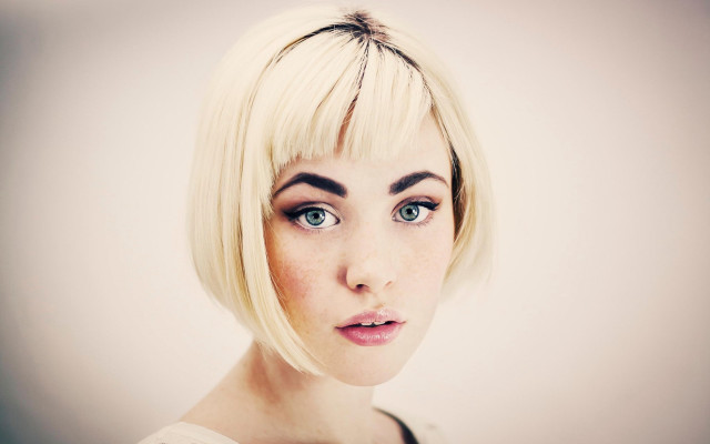 Blonde bob woman black white free wallpaper for desktop - medium preview image