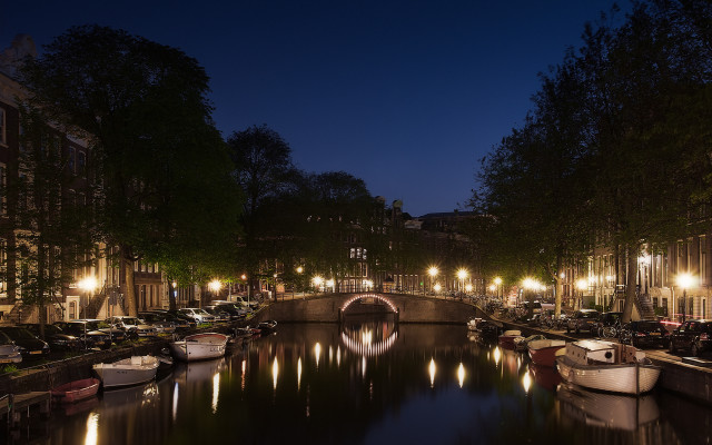 Canal boats city lights night free wallpaper for desktop - medium preview image