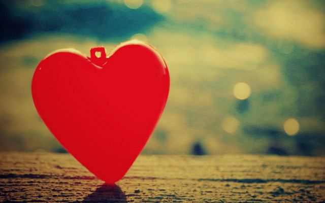 Red heart wooden table window free wallpaper for desktop - medium preview image