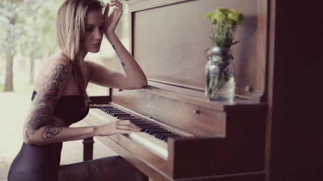 Tattooed woman playing piano flower free wallpaper for desktop - medium preview image