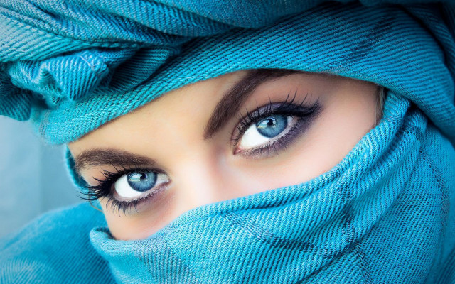 Blue eyes scarf fence fishnets free wallpaper for desktop - medium preview image