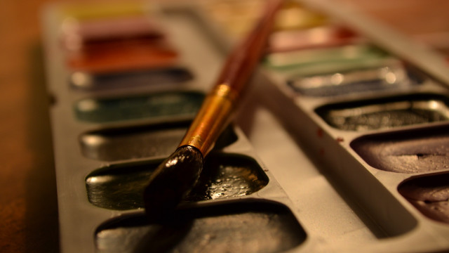 Paint palette closeup brush background free wallpaper for desktop - medium preview image