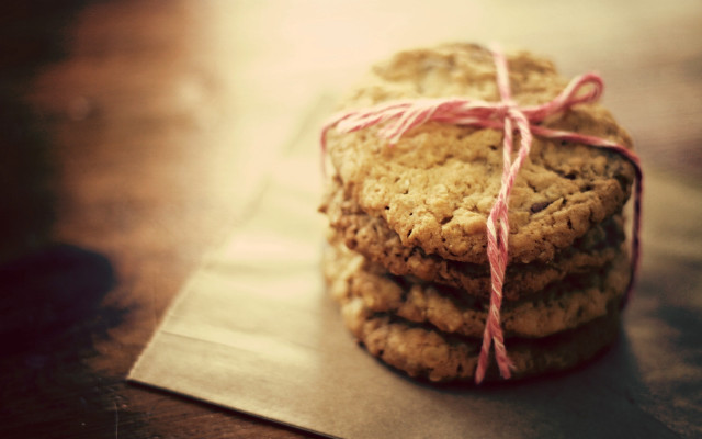 Cookies pink string paper table free wallpaper for desktop - medium preview image
