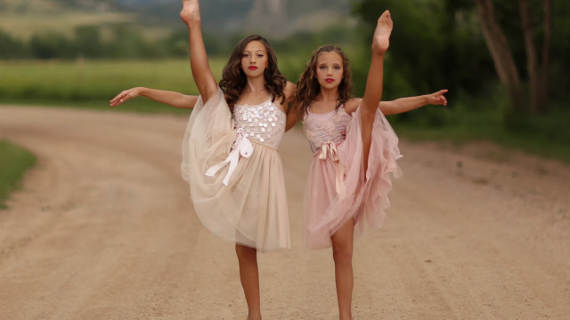 Two girls dresses dirt road free wallpaper for desktop - medium preview image