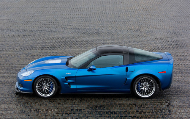 Blue sports car brick road free wallpaper for desktop - medium preview image