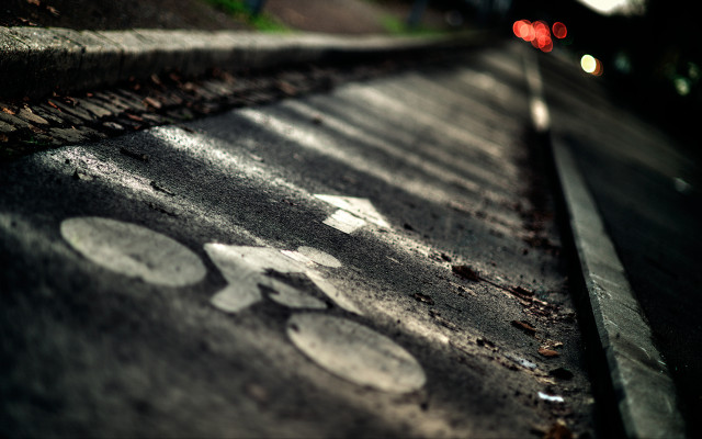 Bike lane redlight bicycle night free wallpaper for desktop - medium preview image
