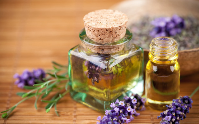 Lavender oil bottle flowers blurry free wallpaper for desktop - medium preview image