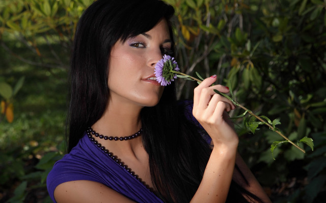 Woman flower mouth smile necklace free wallpaper for desktop - medium preview image