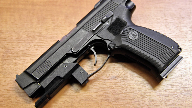 Black gun wooden table vector free wallpaper for desktop - medium preview image