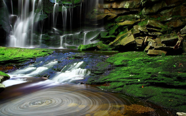 Waterfall mossy rock stream circular free wallpaper for desktop - medium preview image