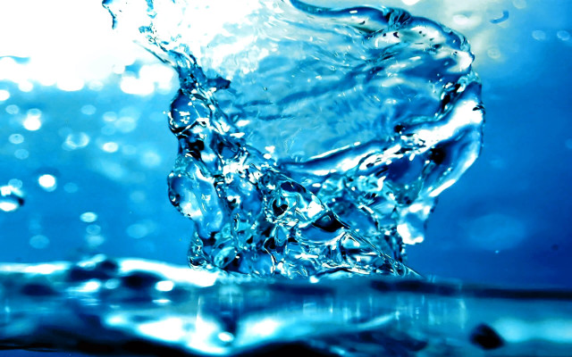 Blue water splash bubbles surface free wallpaper for desktop - medium preview image
