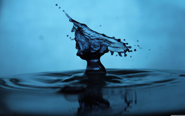 Water droplet blue background splashing free wallpaper for desktop - medium preview image