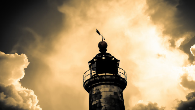 Lighthouse flag cloudy sky sunset free wallpaper for desktop - medium preview image