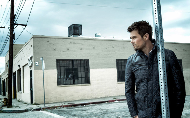 Man street sign clock tower free wallpaper for desktop - medium preview image