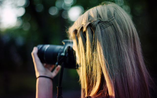 Woman camera lens forest blurry free wallpaper for desktop - medium preview image