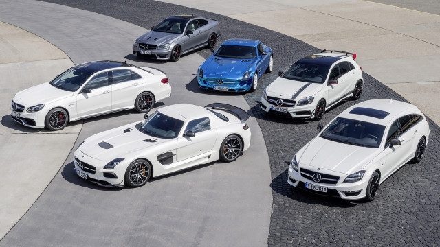 Mercedes benz circle driveway paved free wallpaper for desktop - medium preview image