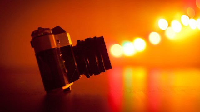 Camera flash background blurry table free wallpaper for desktop - medium preview image