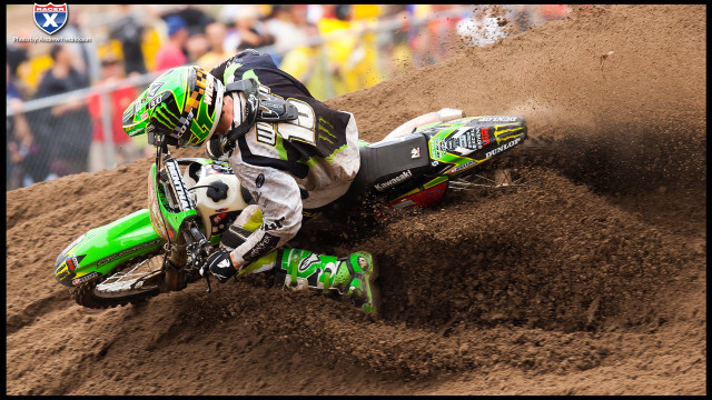 Dirt bike race crowd microscopic free wallpaper for desktop - medium preview image