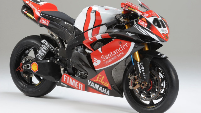 Red white motorcycle render shadow free wallpaper for desktop - medium preview image