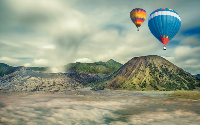 Two hot air balloons over free wallpaper for desktop - medium preview image